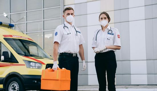 五寨救护车转运病人车内有没有插电源的位置？